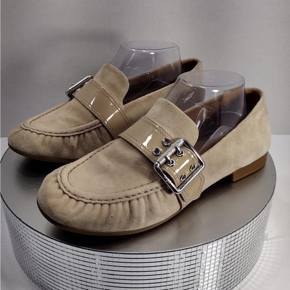 Ugg  Women’s Tan Loafers size 8 pre owned Exellent condition - Picture 3 of 9